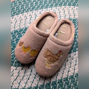 Western Chief Mama Hen Slippers Women's Size 6/7